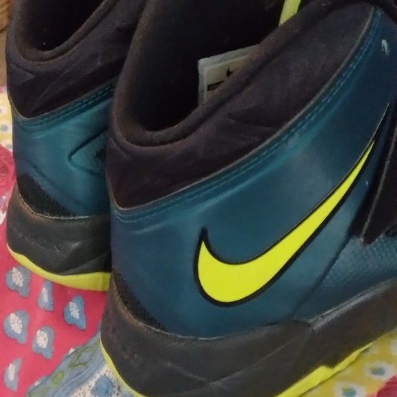 COPY - NIKE "LEBRON" TEAL/BLACK HIGH-TOP..SZ.6.5Y.. SNEAKER - Picture 4 of 6